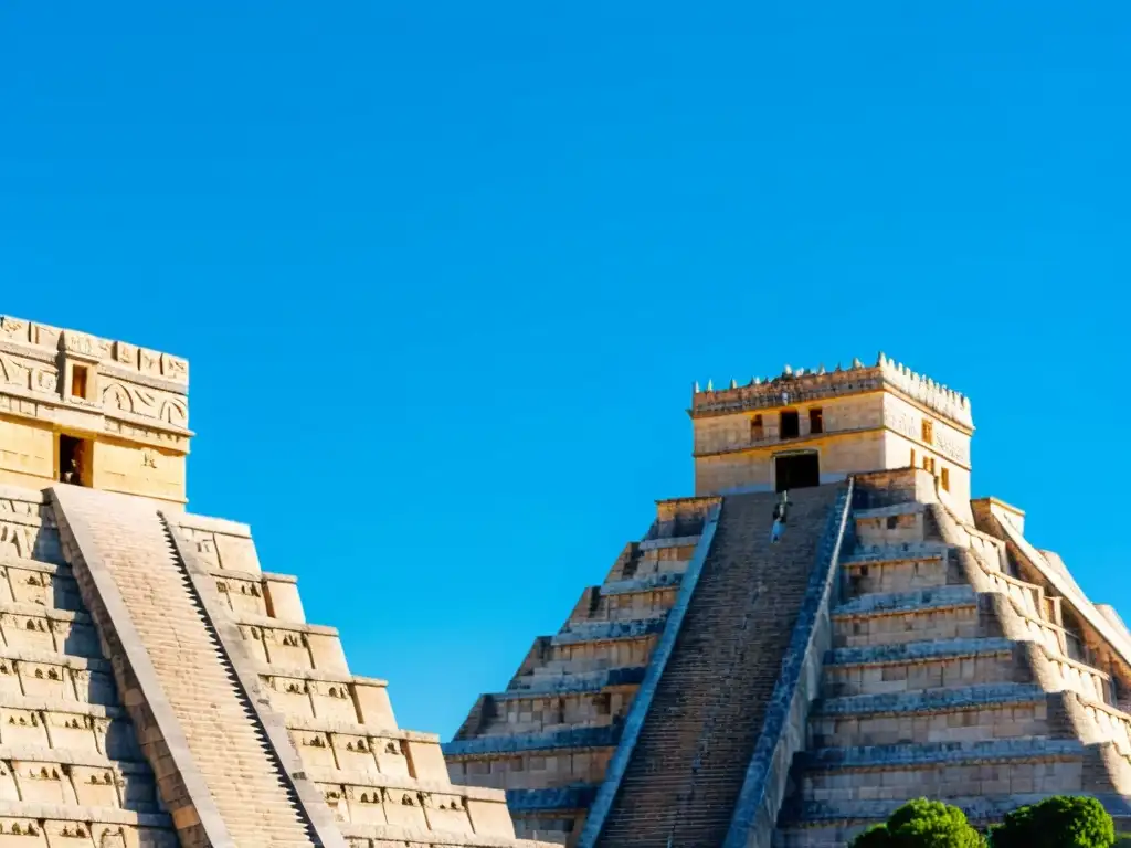 Comparación de arquitectura sagrada entre Chichen Itza y Sagrada Familia, evolución de cultos en dos continentes